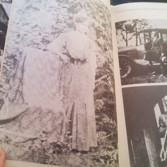 VINTAGE ARTISANS BOOK of CANADA - Picture 2 of 4